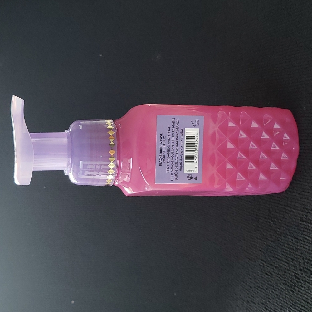 🥳3/20🥳White Barn / Bath & Body Works BLACKBERRIES & BASIL Foaming Hand Soap - Picture 2 of 6
